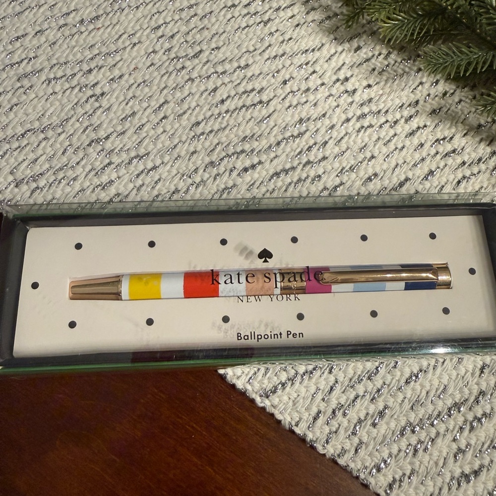 NWT! Kate Spade ♠️ cute ballpoint pen in gift box. Brand new in box.